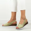 Zielone skórzane sandały damskie na koturnie Potocki 77007
