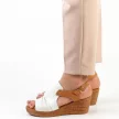 Białe skórzane POLSKIE sandały damskie na koturnie DEONI D505