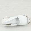 Białe skórzane sandały damskie na koturnie Potocki 77007
