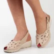 Beżowe skórzane POLSKIE sandały damskie na koturnie GREGORS 960