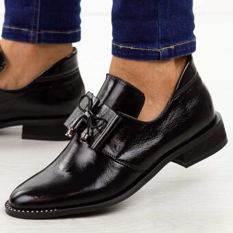 Czarne lakierowane skórzane Polskie półbuty damskie Deoni D055