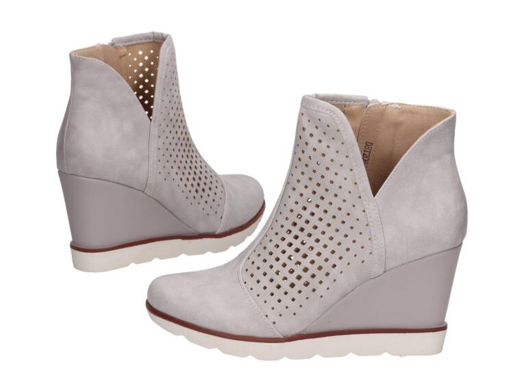 Beżowe botki damskie FILIPPO DBT2069/21 KOTURN