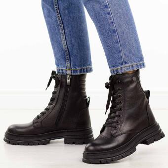 Czarne skórzane botki damskie na traperze T.Sokolski Z25-345