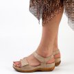 Beżowe sandały damskie na koturnie JEZZI 146