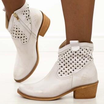 Złote skórzane Polskie botki damskie, jesienne kowbojki ażurowe na obcasie Deoni Ko-03a