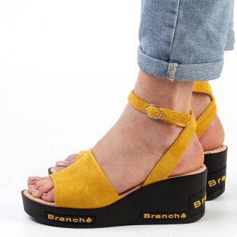 Żółte sandały damskie na koturnie VINCEZA 10718