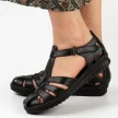Czarne skórzane sandały damskie z zakrytymi palcami T.SOKOLSKI A88