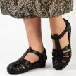 Czarne skórzane sandały damskie z zakrytymi palcami T.SOKOLSKI A88
