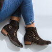 Czekoladowe skórzane Polskie botki damskie ażurowe na obcasie Deoni D398