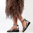 Srebrne skórzane POLSKIE sandały damskie na koturnie z zakrytą piętą SUZANA AR636