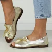 Złote skórzane Polskie sandały damskie z zakrytą piętą Deoni D488c