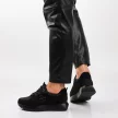 Czarne zamszowe sneakersy damskie na platformie VINCEZA 10924
