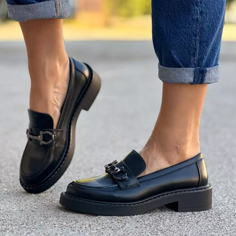 Czarne loafersy damskie z eko skóry, mokasyny SERGIO LEONE BT196