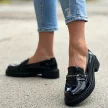 Czarne loafersy damskie, lakierowane mokasyny POTOCKI 12122