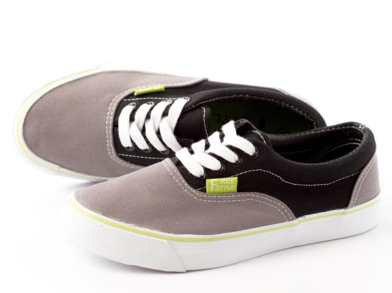 -50% Markowe tenisówki Free Style 412-19 szare