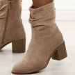 Beżowe jesienne zamszowe botki damskie na obcasie S.Barski 52-516