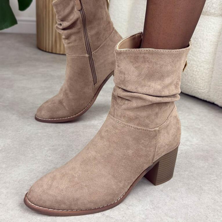 Beżowe jesienne zamszowe botki damskie na obcasie S.Barski 52-516