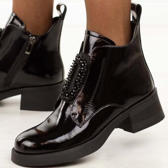 Czarne lakierowane skórzane botki damskie DiA 52-868