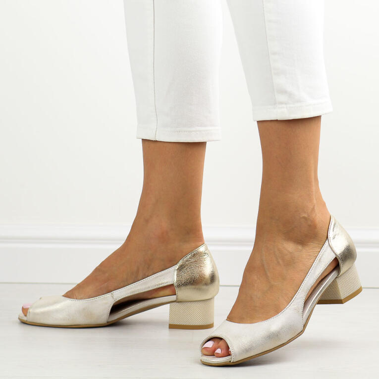 Złote skórzane Polskie sandały damskie z zakrytą piętą na obcasie Deoni D424b