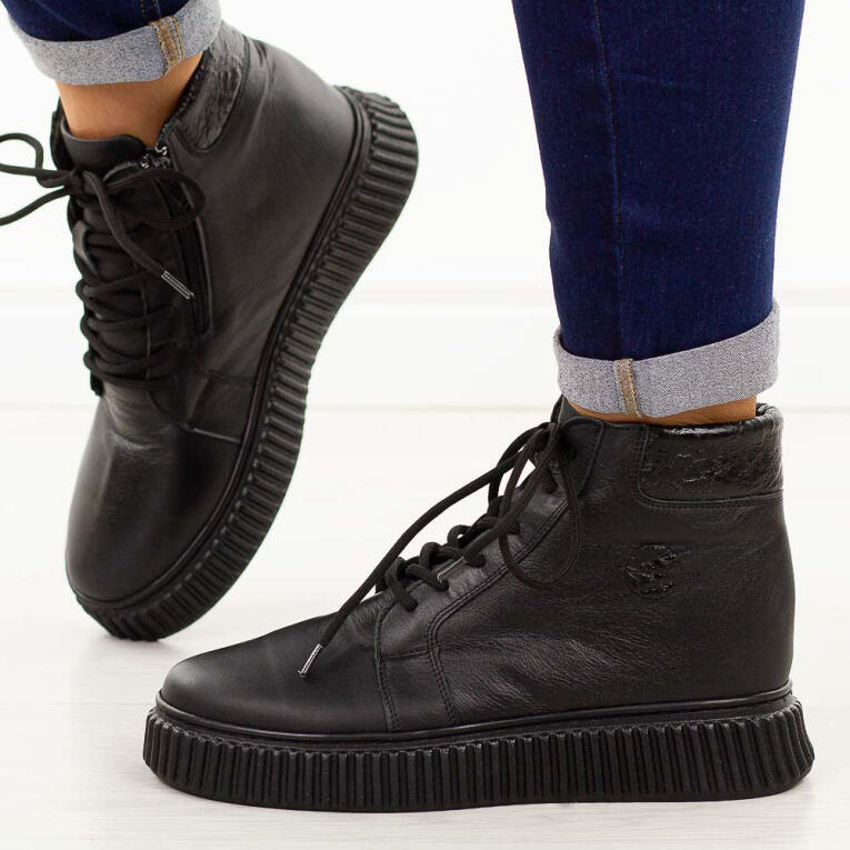 Czarne skórzane botki damskie na traperze T.Sokolski Z-7