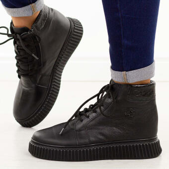 Czarne skórzane botki damskie na traperze T.Sokolski Z-7