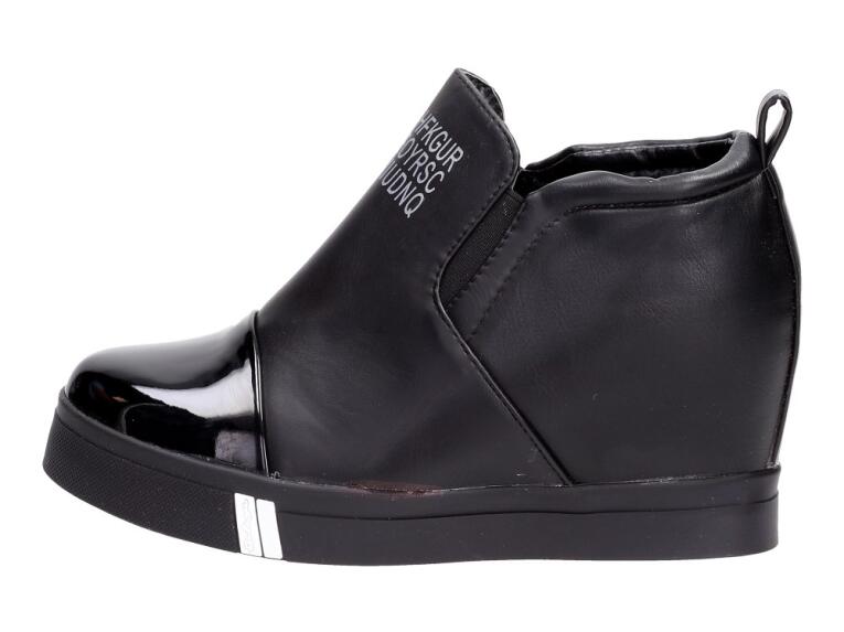 Czarne botki na koturnie sneakersy 252a
