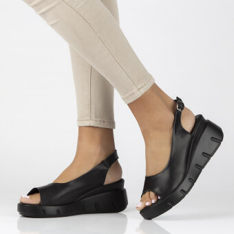 Czarne skórzane sandały damskie na koturnie FILIPPO DS3595/23