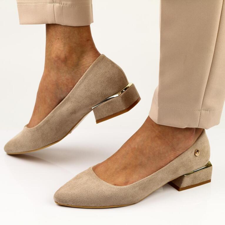 Beżowe zamszowe czółenka damskie na obcasie VINCEZA 20198