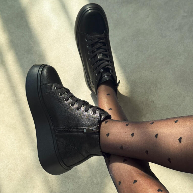 Czarne skórzane botki damskie na platformie Filippo Dbt6338/24