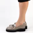 Szare lakierowane mokasyny damskie, loafersy DiA 597