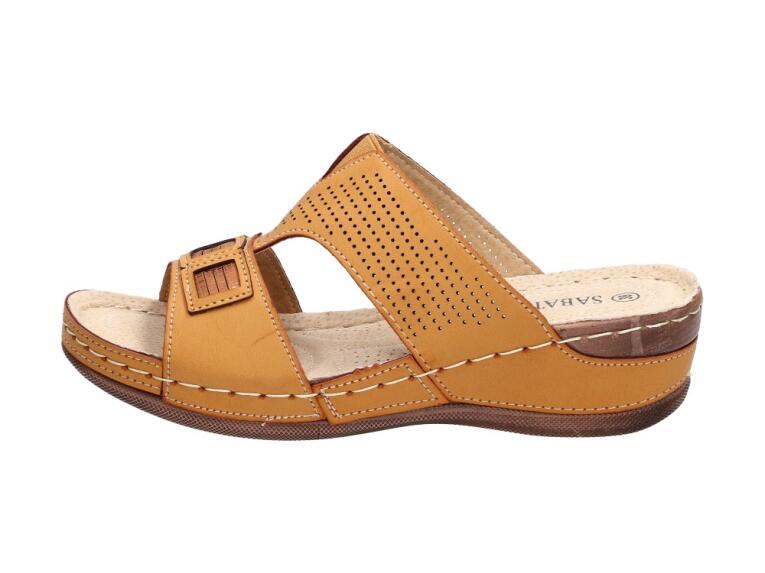 Beżowe klapki, buty damskie Sabatina 14401