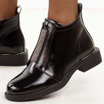 Czarne lakierowane botki damskie S.Barski 52-506