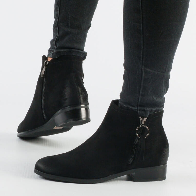 Czarne zamszowe botki damskie VINCEZA 10615