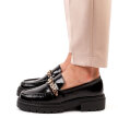 Czarne lakierowane loafersy na traperze, mokasyny damskie La.Fi 001B-NL