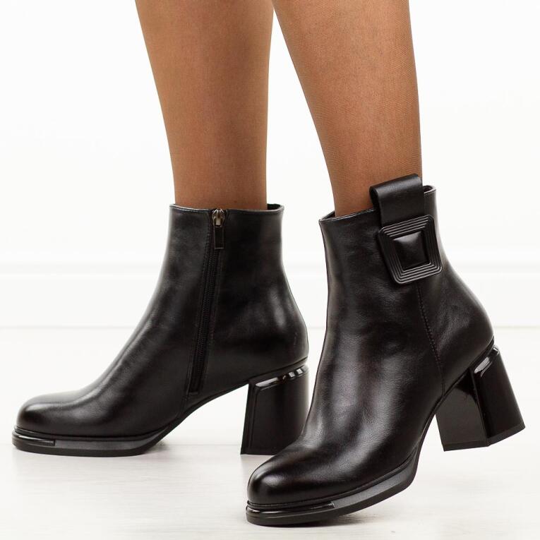 Czarne skórzane botki damskie na słupku T.Sokolski Z25-216