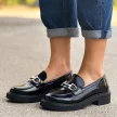 Czarne lakierowane loafersy damskie z eko skóry, mokasyny SERGIO LEONE BT196