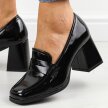 Czarne lakierowane mokasyny damskie na słupku Potocki 12324
