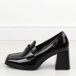 Czarne lakierowane mokasyny damskie na słupku Potocki 12324
