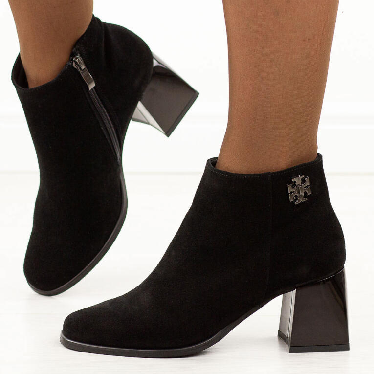 Czarne zamszowe Polskie botki damskie Deoni D395