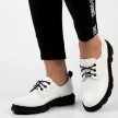 Białe półbuty damskie S.BARSKI SS27-40