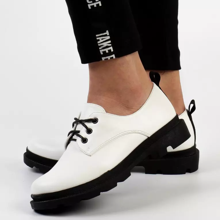 Białe półbuty damskie S.BARSKI SS27-40