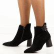 Czarne zamszowe skórzane botki damskie na słupku DiA 686