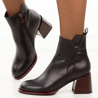 Czarne skórzane botki damskie na obcasie Filippo Dbt7363/25