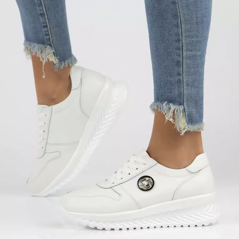 Białe skórzane sneakersy damskie FILIPPO DP3547/22 PLATFORMA WH